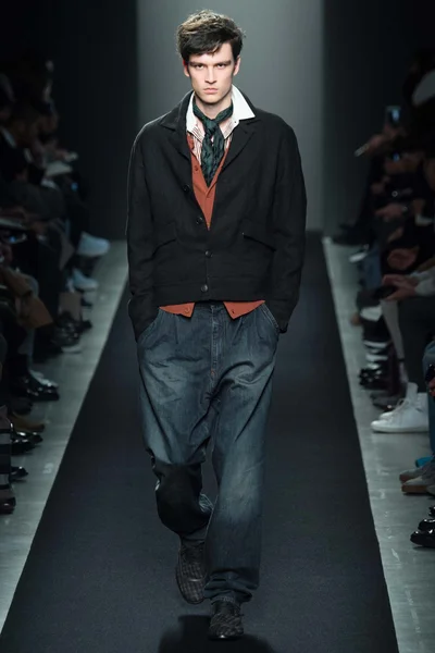 Look 28